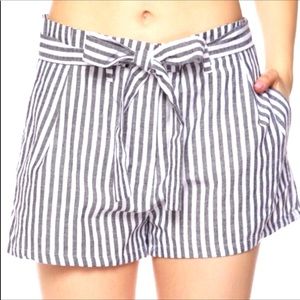 Love Tree Women Size M Gray White Striped Paperbag Tie Waist Shorts Pockets